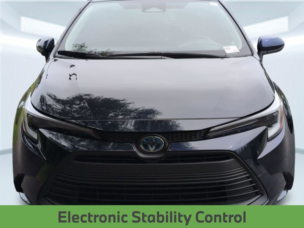 Used 2025 Toyota Corolla LE w/ LE Premium Package FWD image 11