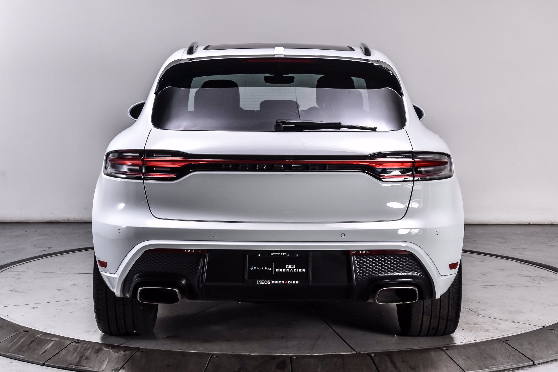 Used 2023 Porsche Macan AWD/4WD image 5