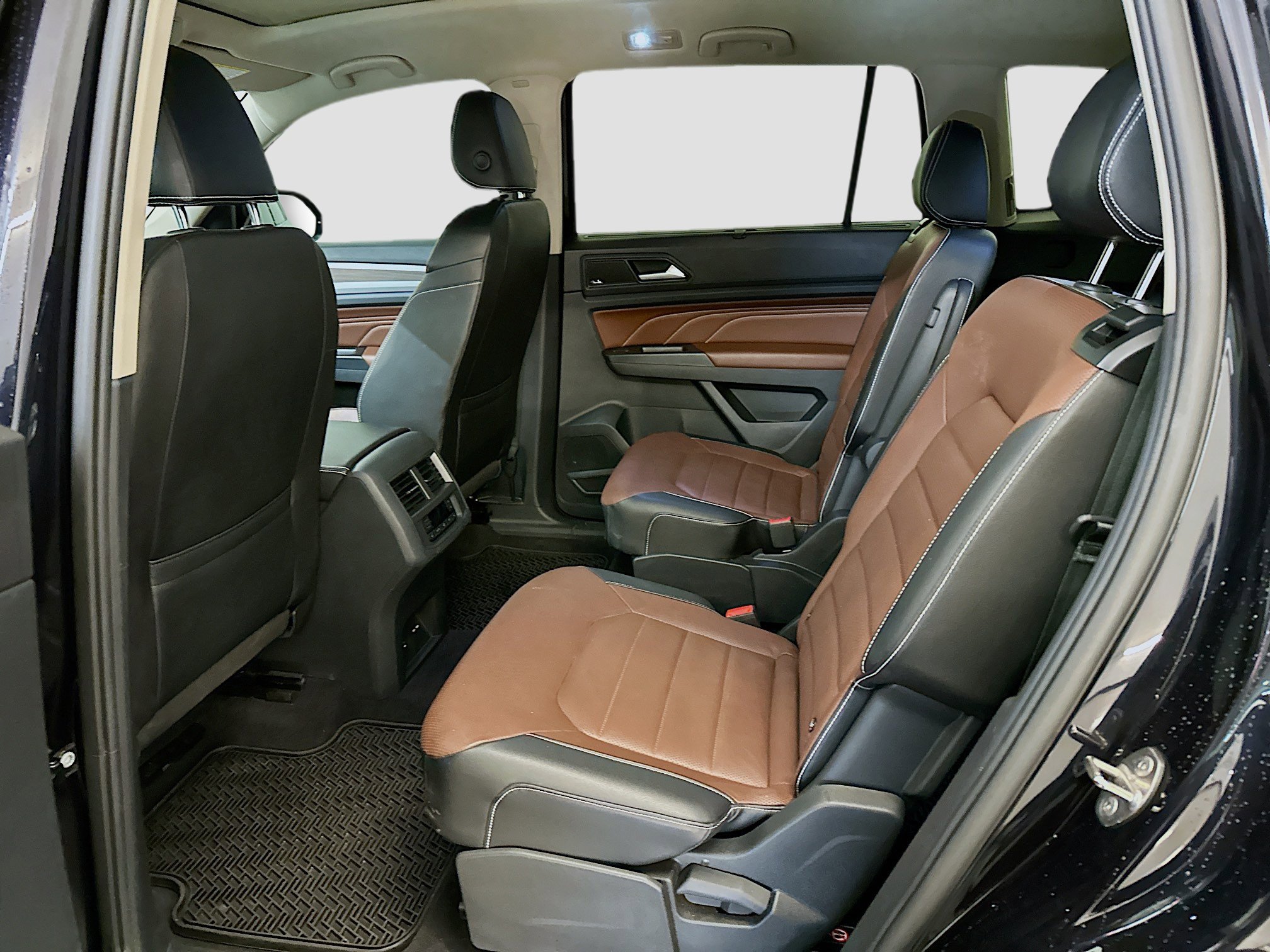 Used 2021 Volkswagen Atlas SEL Premium image 30