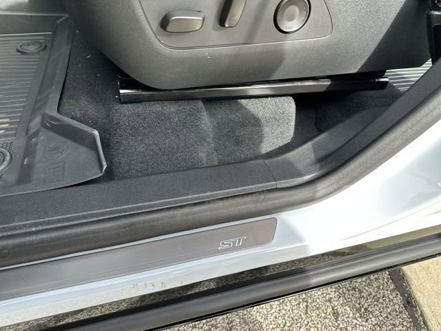 New 2026 Buick Enclave Sport Touring w/ Power Package FWD image 32