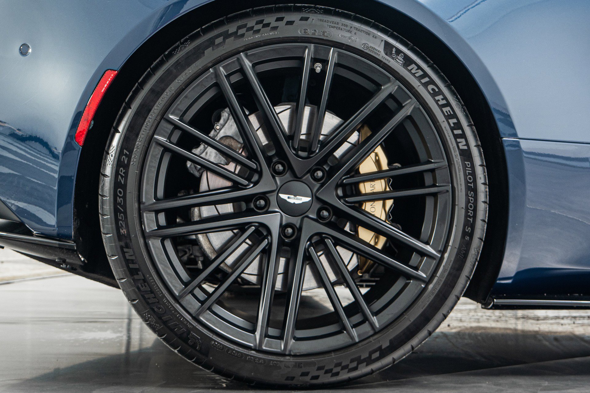 Used 2024 Aston Martin DB12 Volante -Carbon Fiber Bucket S image 47