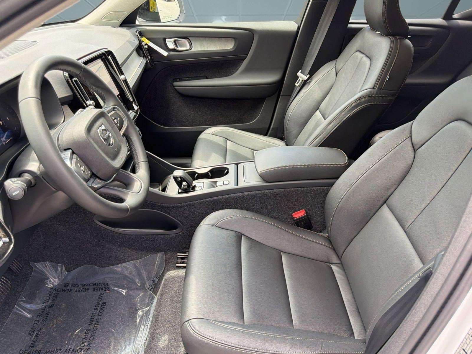 New 2026 Volvo XC40 B4 Core w/ Protection Package FWD image 5