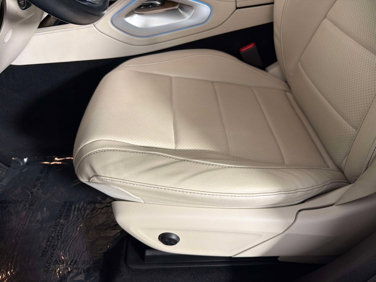 Used 2025 Mercedes-Benz GLC 350e 4MATIC image 34