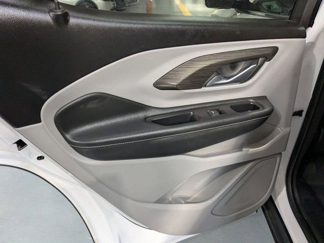 Used 2024 GMC Terrain SLE image 23