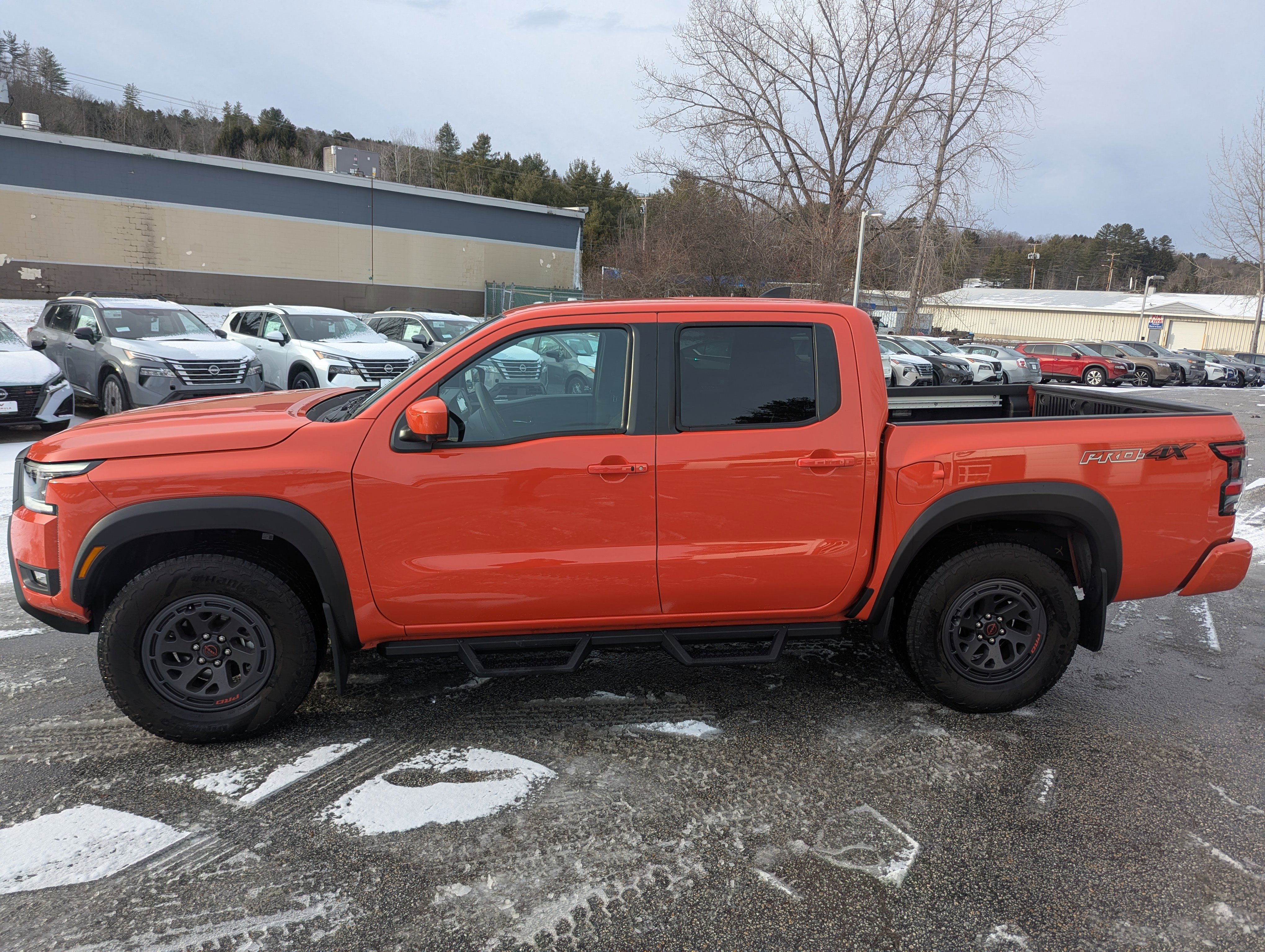 Used 2025 Nissan Frontier PRO-4X w/ Pro Convenience Package image 4