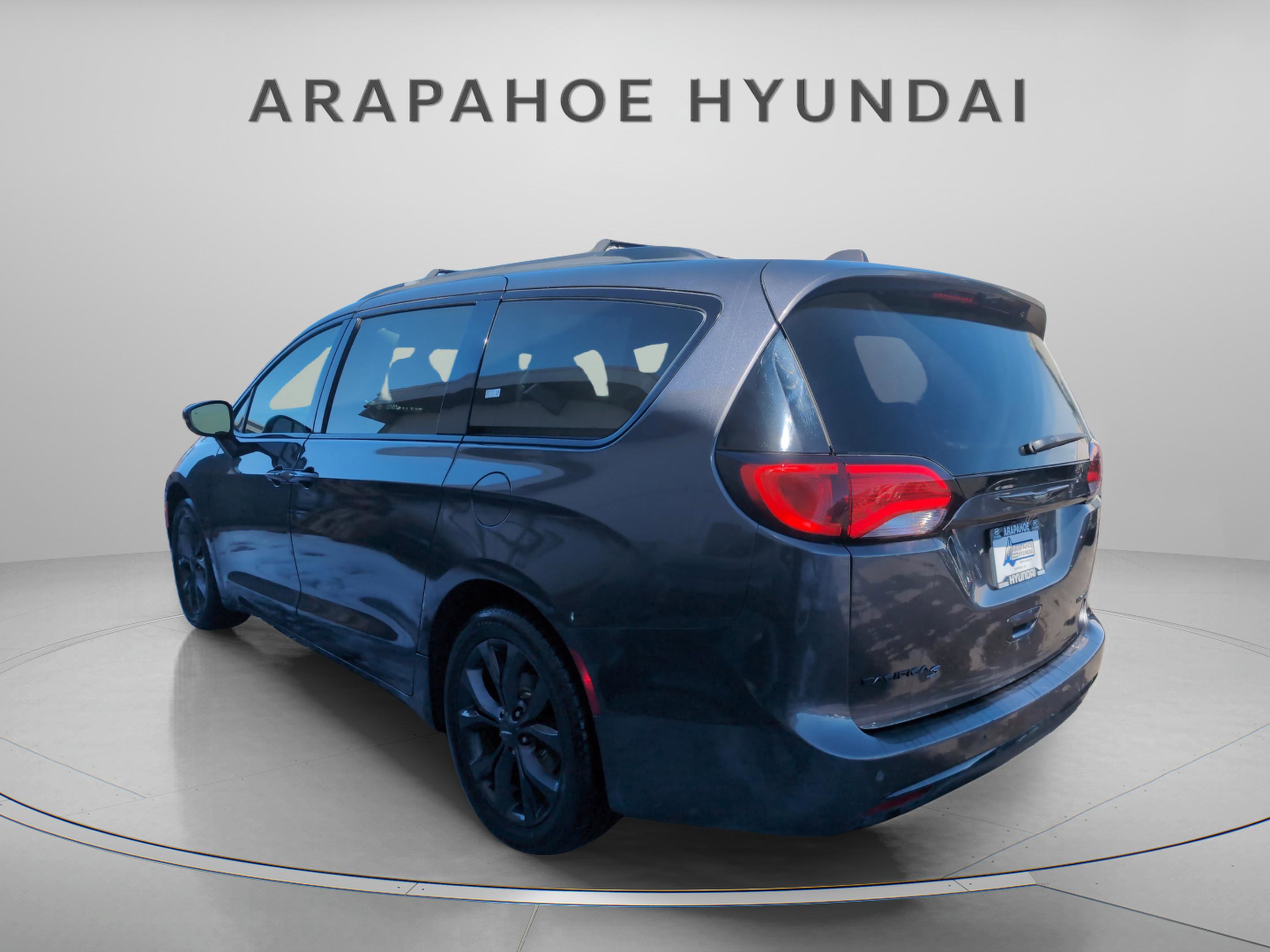 Used 2019 Chrysler Pacifica Limited w/ S Appearance Package image 4