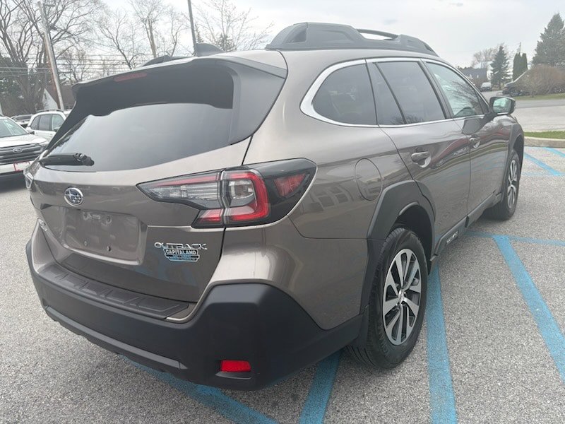 Used 2023 Subaru Outback Premium image 6