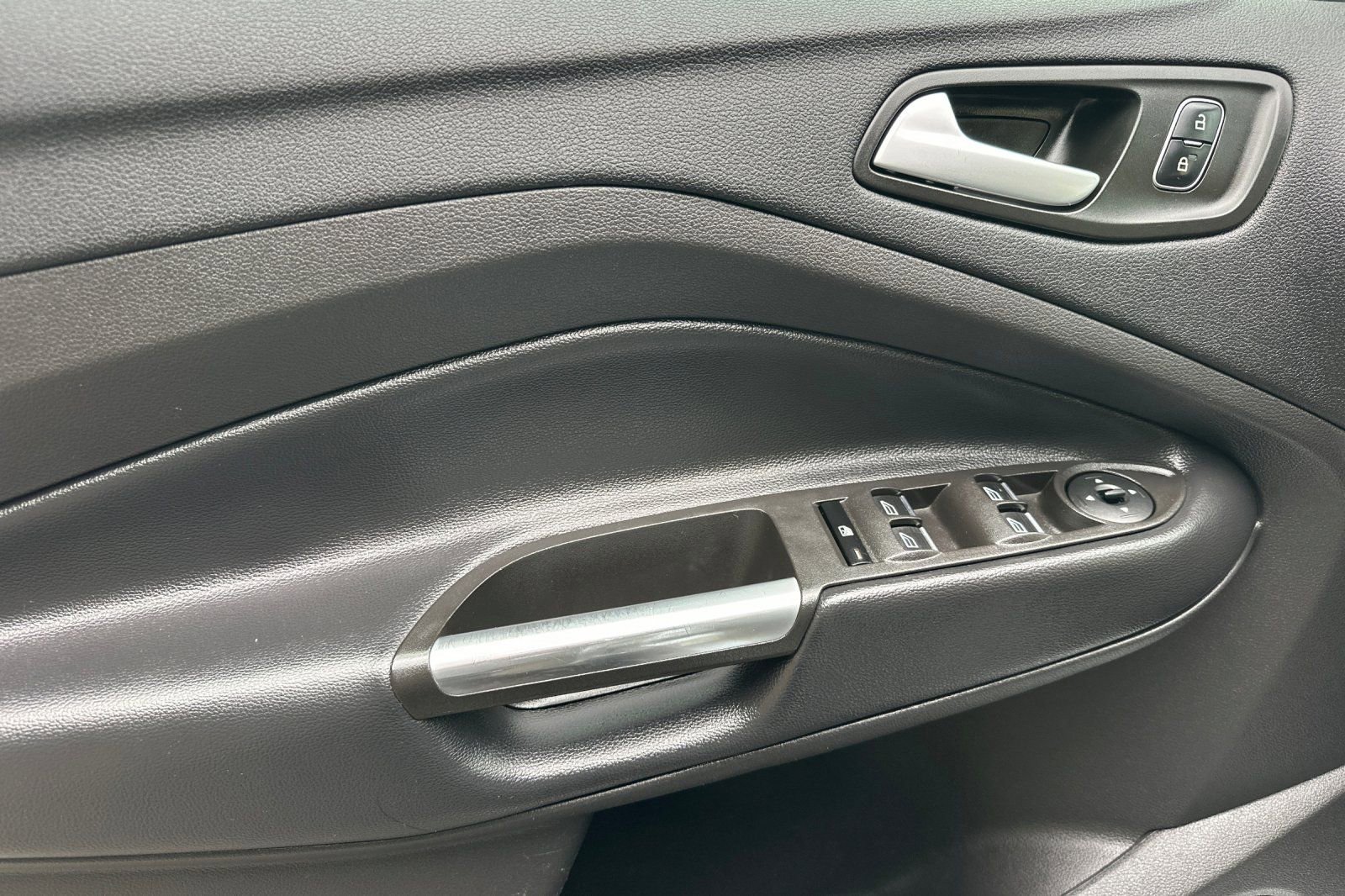 Used 2019 Ford Escape SE image 10