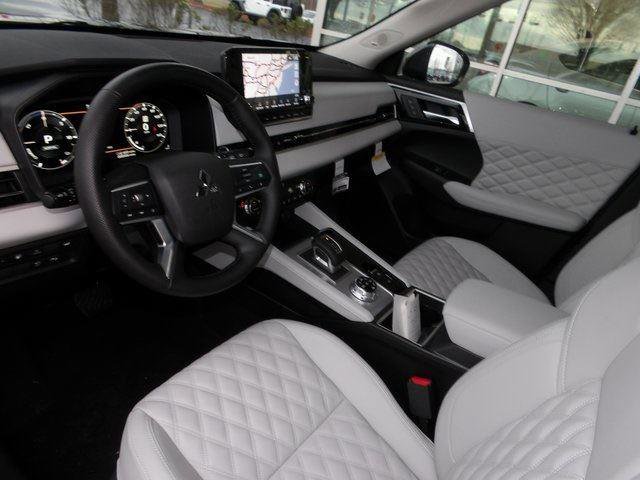 New 2025 Mitsubishi Outlander SEL image 13