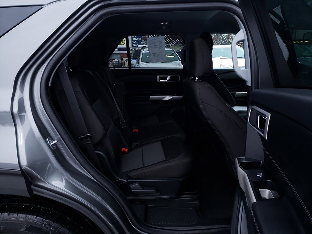 Used 2023 Ford Explorer XLT image 16