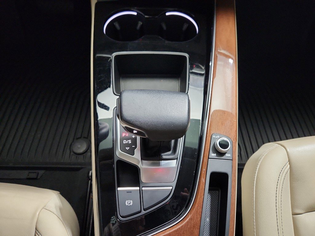 Used 2023 Audi A4 2.0T Premium w/ Convenience Package image 27