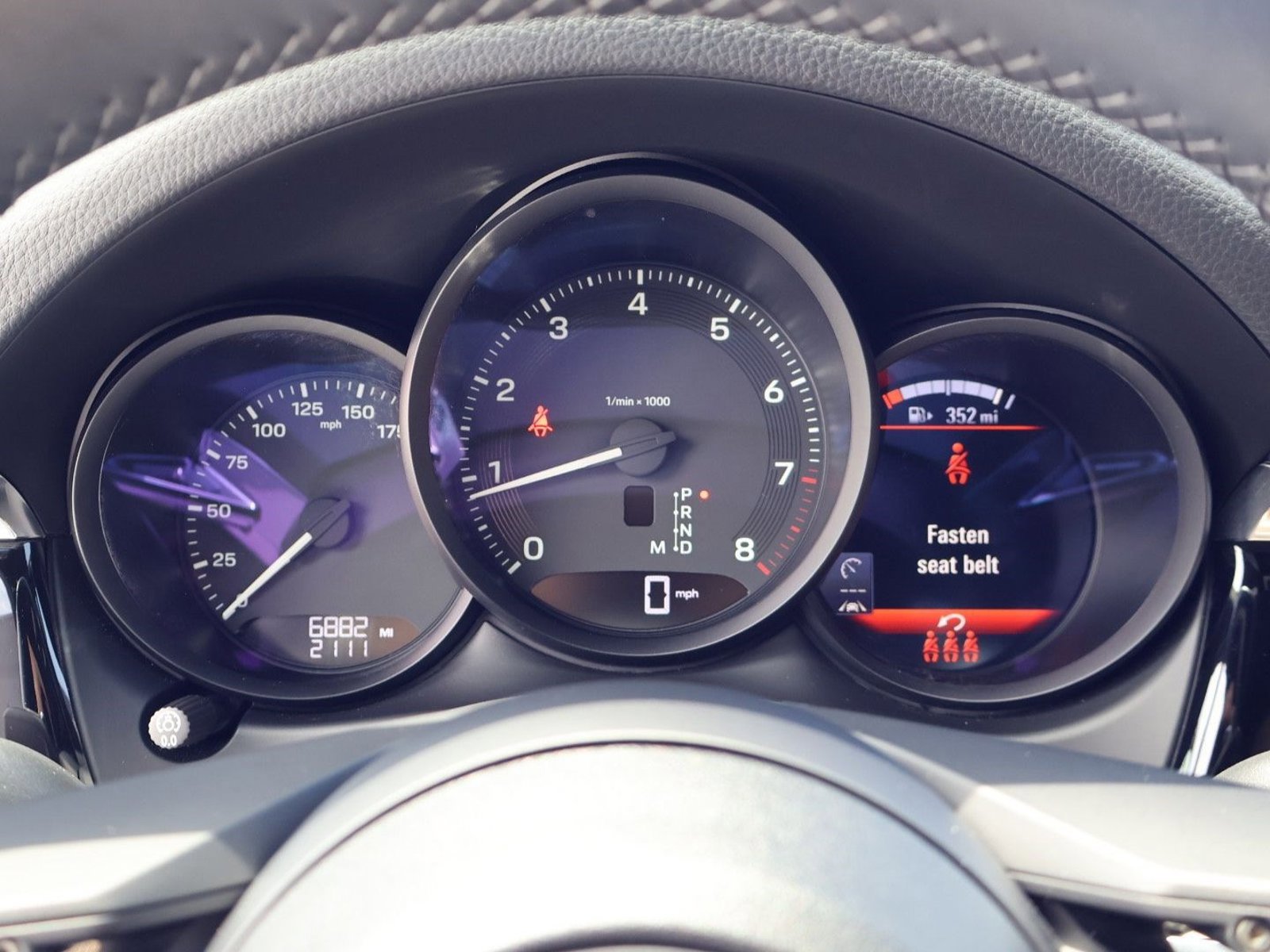 Certified 2025 Porsche Macan AWD/4WD image 16