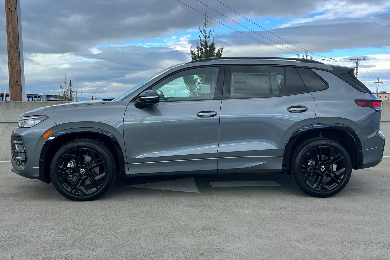 New 2026 Volkswagen Tiguan SE R-Line AWD/4WD image 7