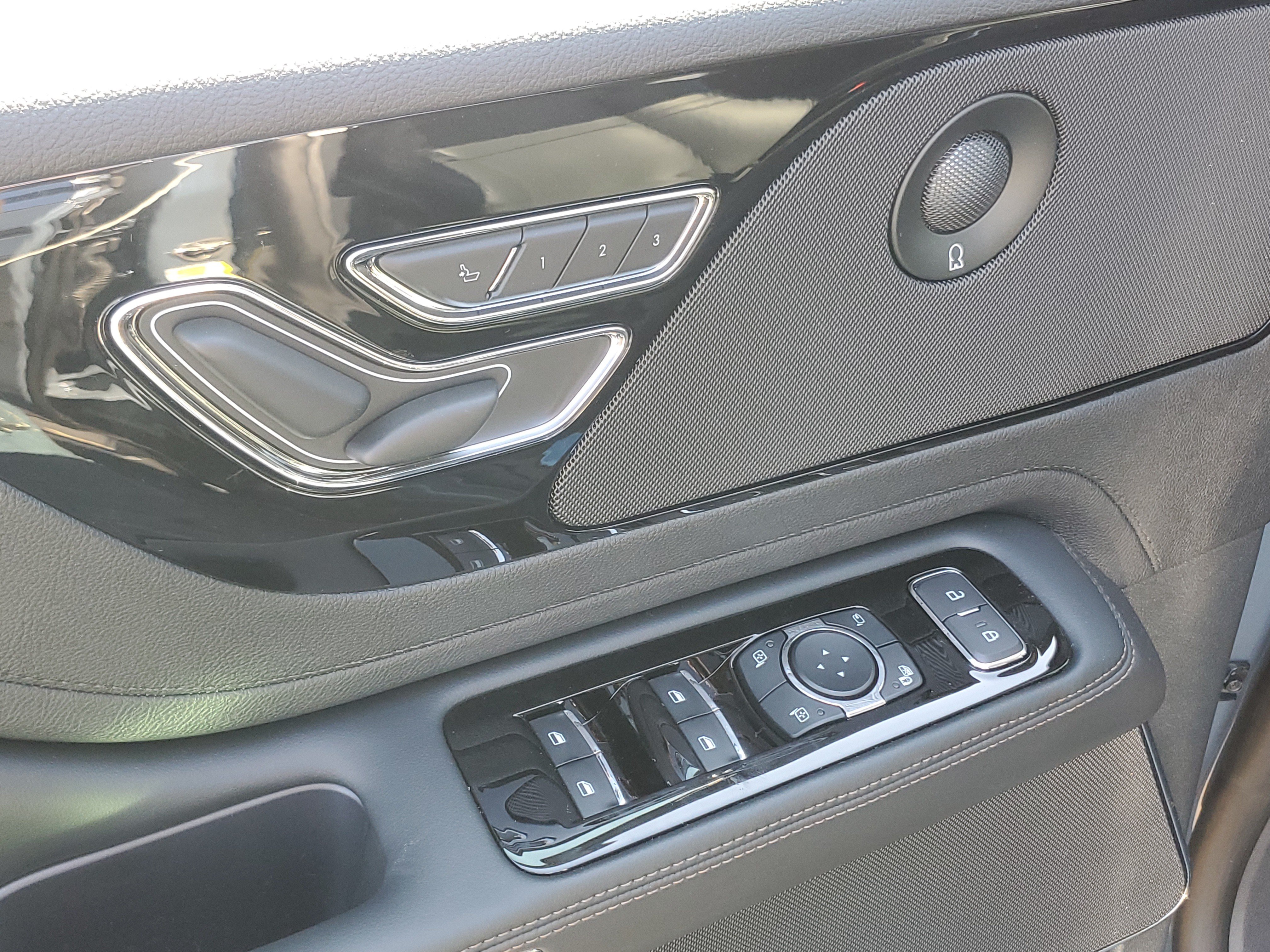 New 2026 Lincoln Aviator AWD image 9
