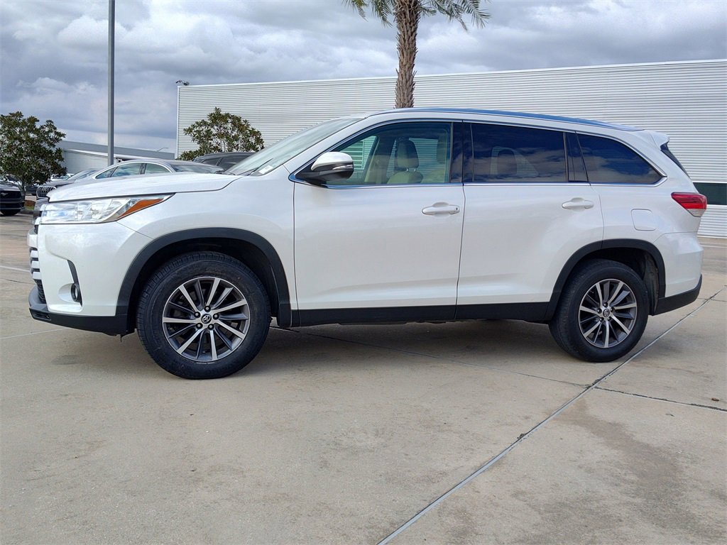 Used 2019 Toyota Highlander SE image 3