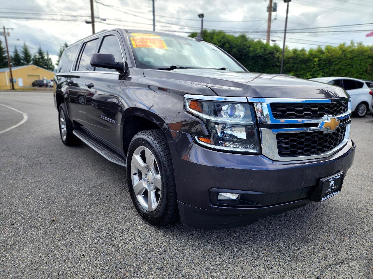 Used 2017 Chevrolet Suburban LT image 3