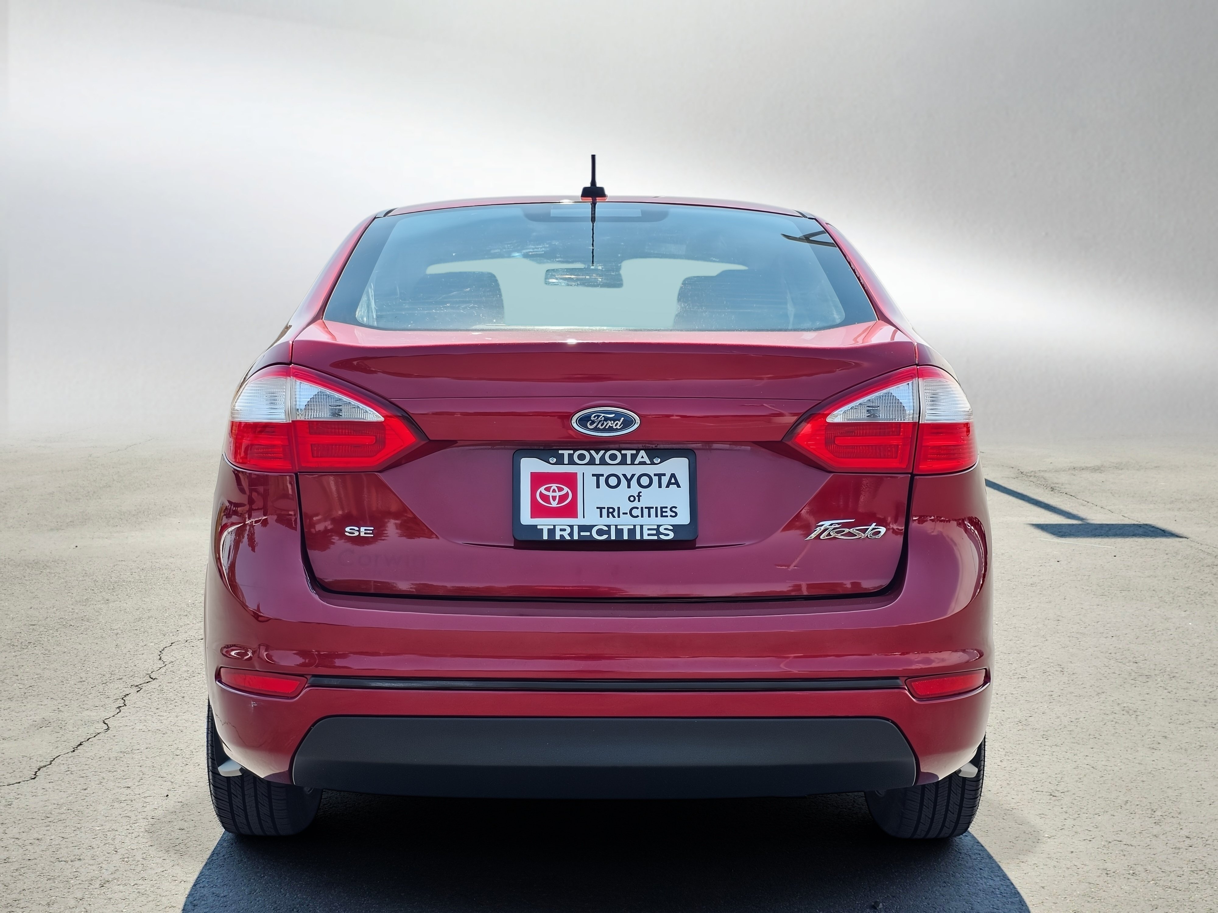 Used 2016 Ford Fiesta SE FWD image 4
