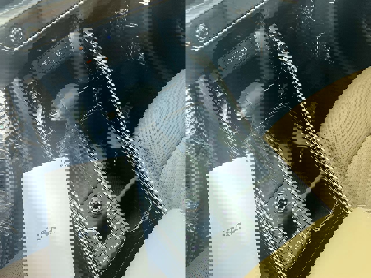 New 2026 Kia Sorento SX Prestige w/ Olive Brown Leather Package image 25