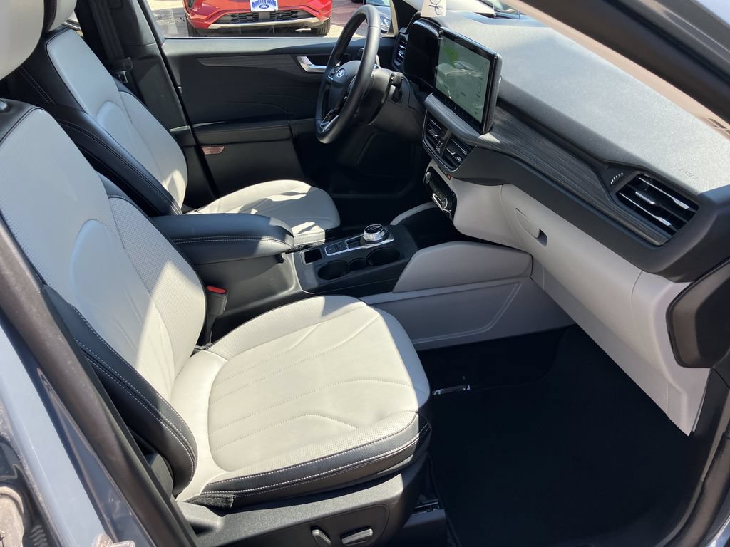 Used 2025 Ford Escape SE w/ PHEV Premium Package FWD image 14