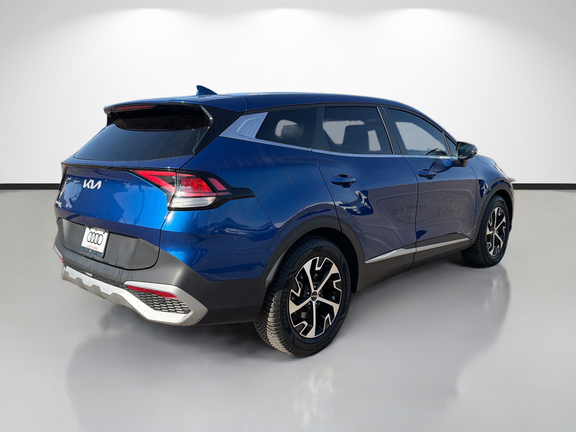 Used 2024 Kia Sportage EX image 3