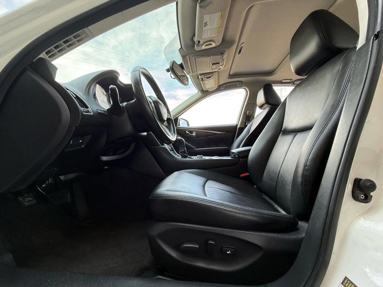 Used 2018 INFINITI Q50 Luxe w/ Essential Package (3.0T Luxe) image 15