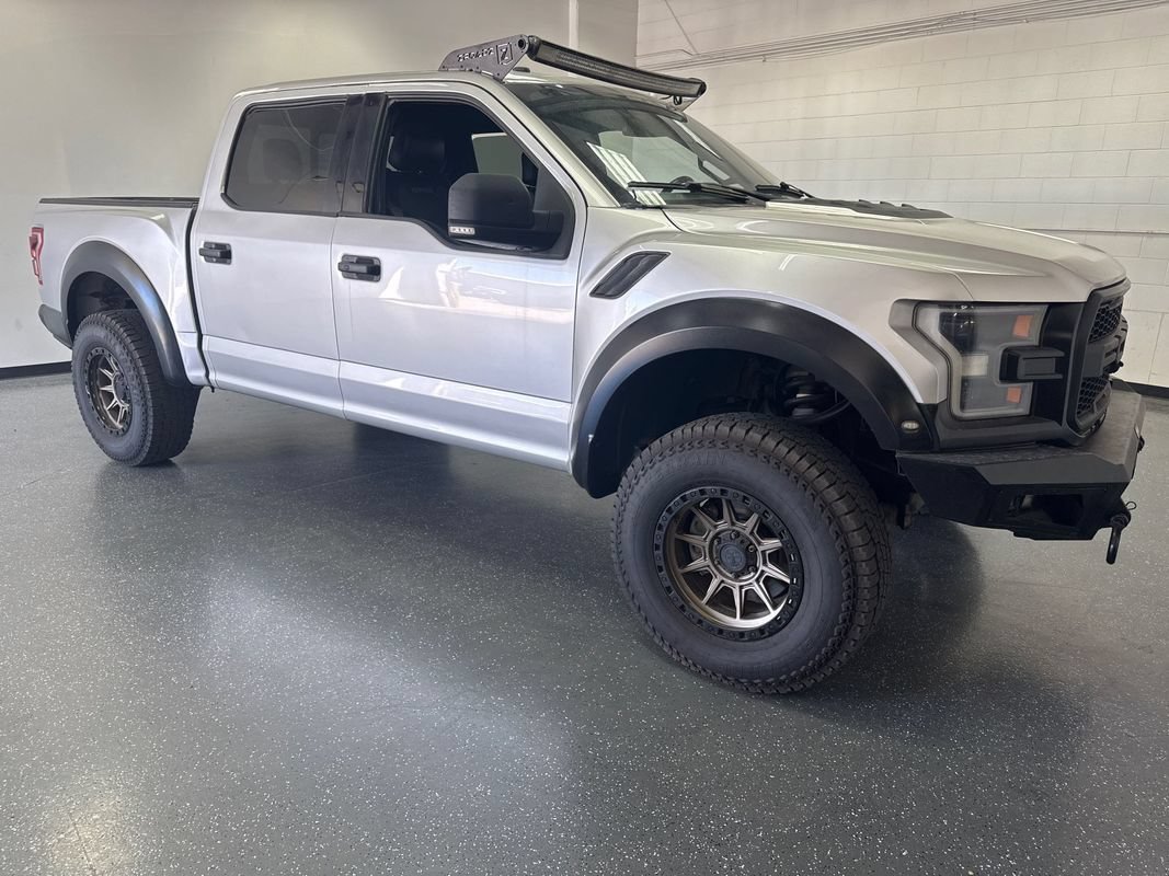 Used 2017 Ford F150 Raptor w/ Equipment Group 802A Luxury AWD/4WD image 2