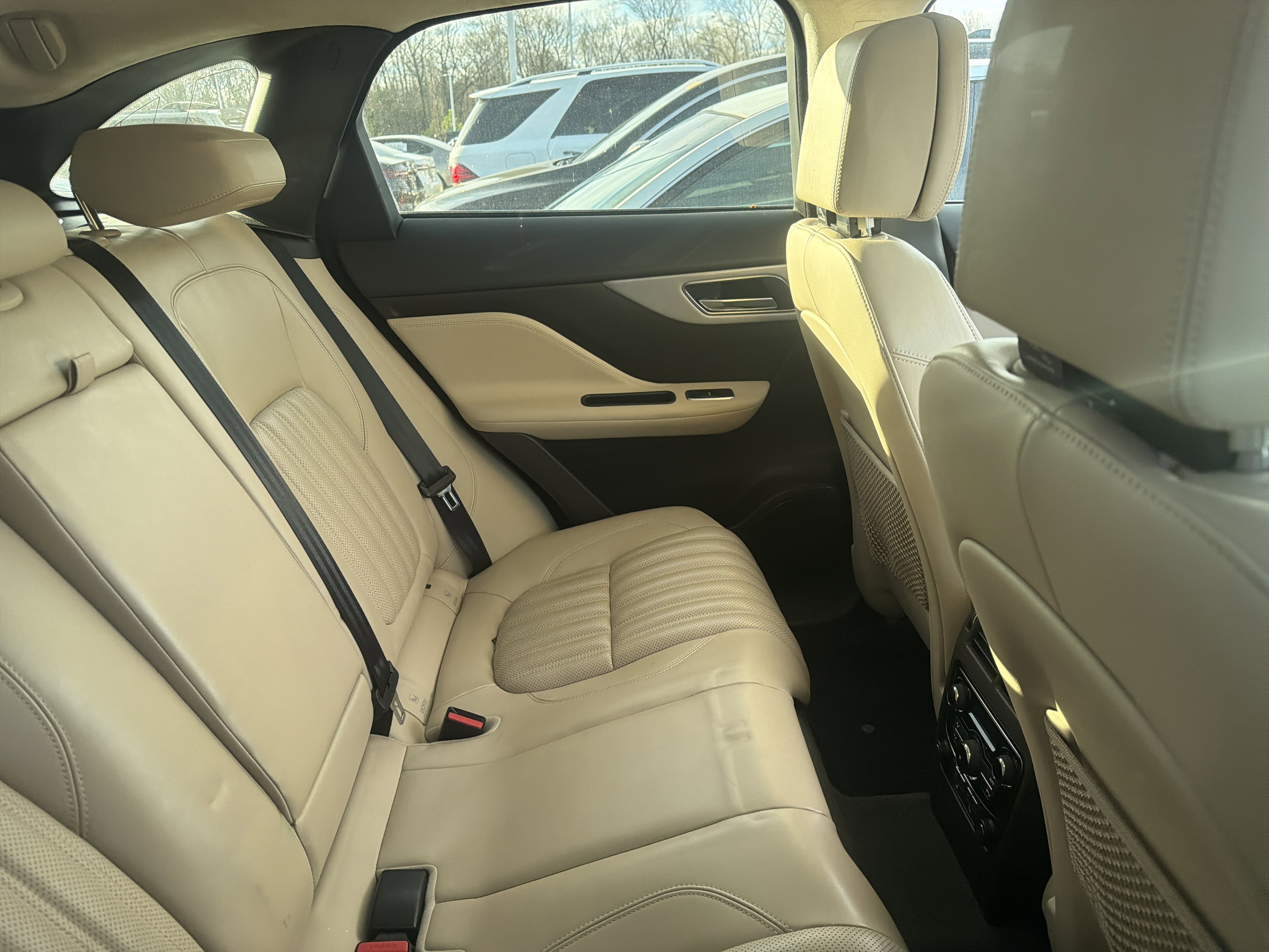 Used 2019 Jaguar F-PACE Portfolio image 15