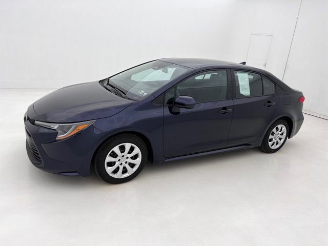Used 2025 Toyota Corolla LE FWD image 5