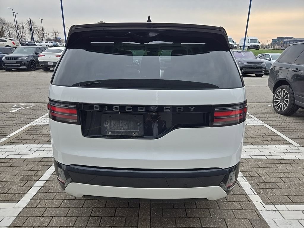 Used 2025 Land Rover Discovery Dynamic SE image 6