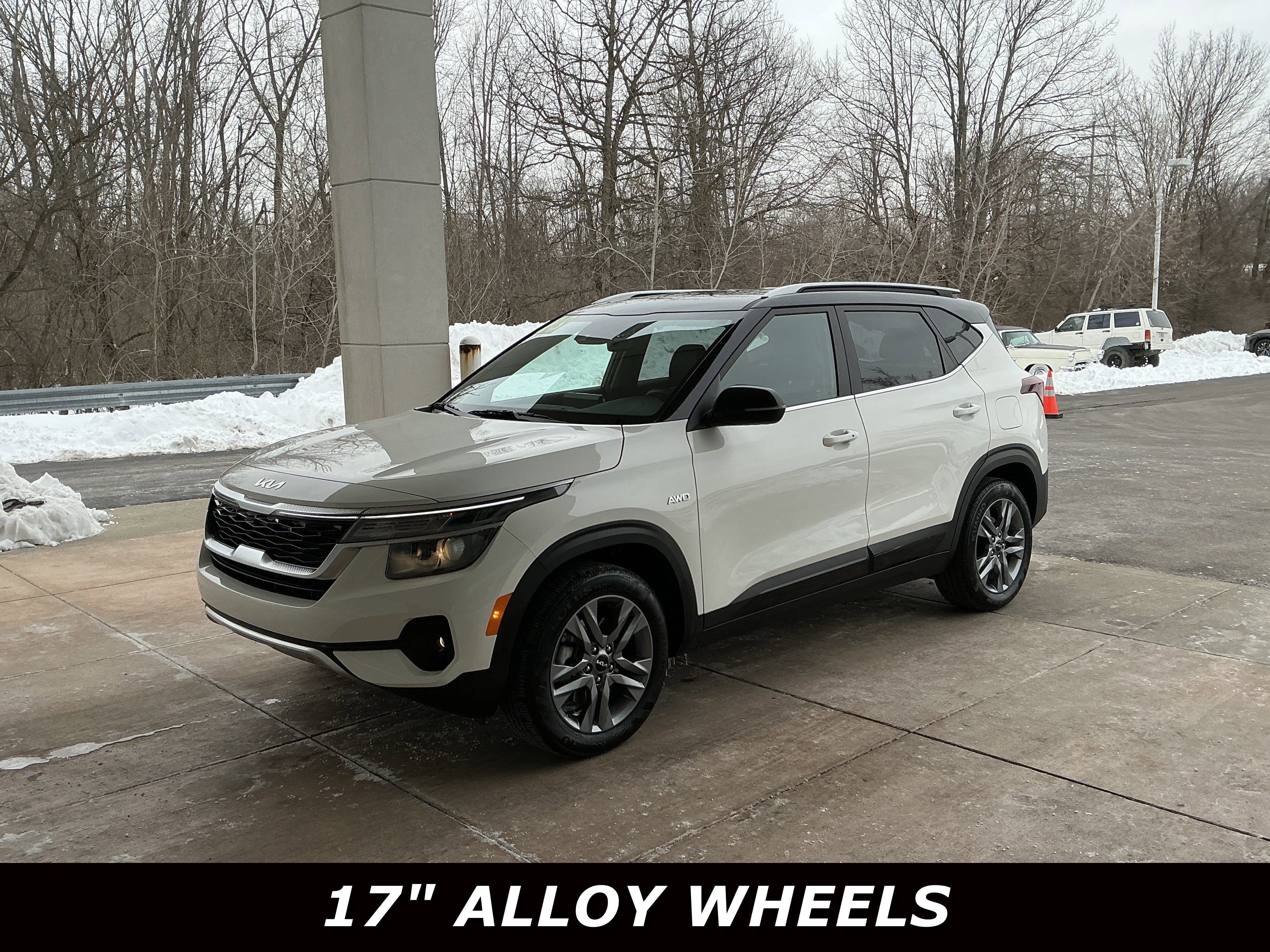 Used 2023 Kia Seltos S w/ Navigation Package image 3