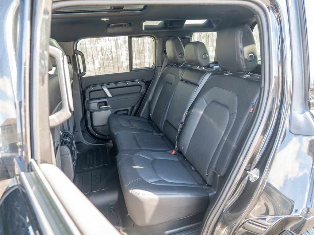 Used 2023 Land Rover Defender 110 X-Dynamic SE image 36
