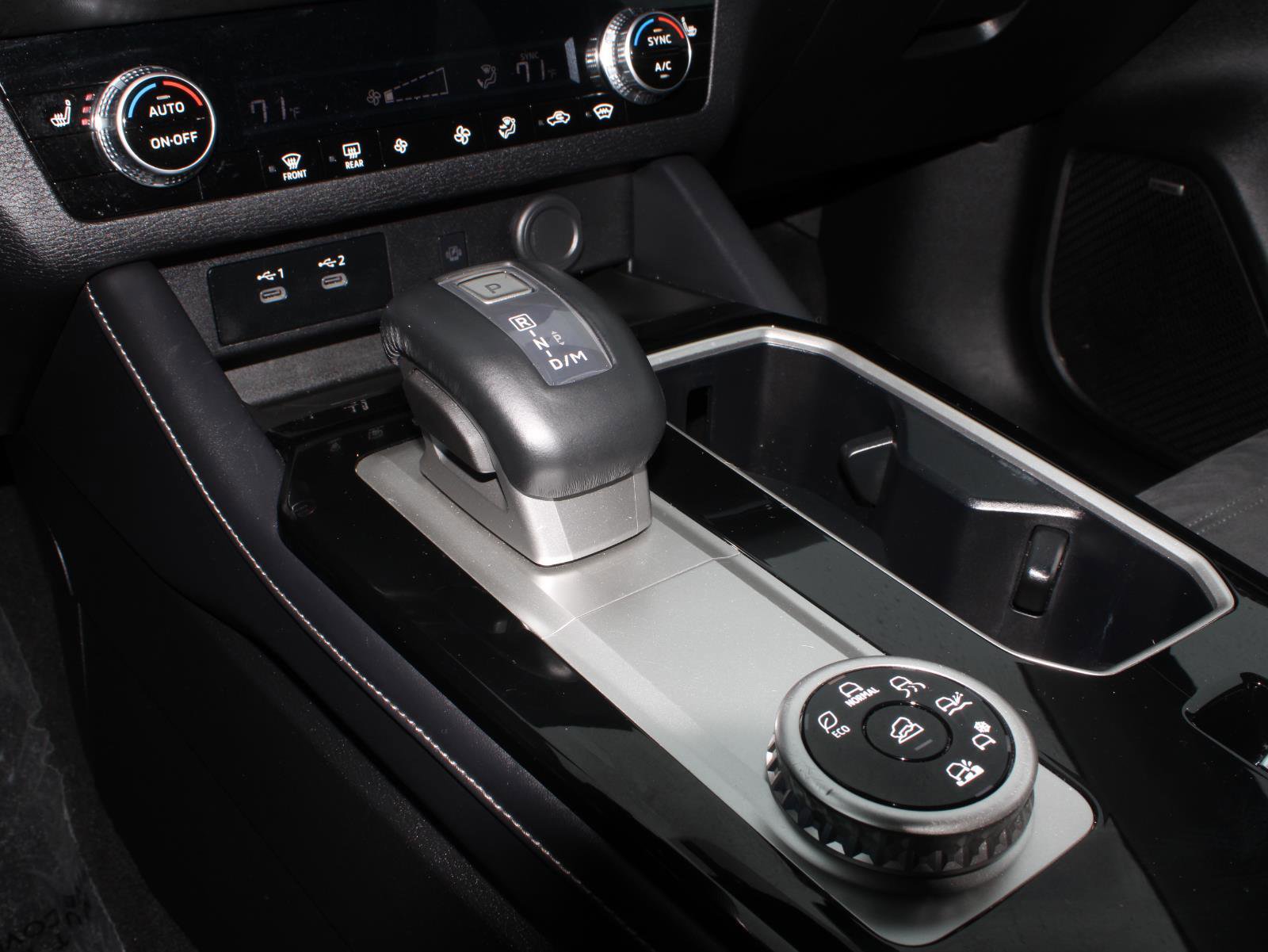 Used 2025 Mitsubishi Outlander SE image 14