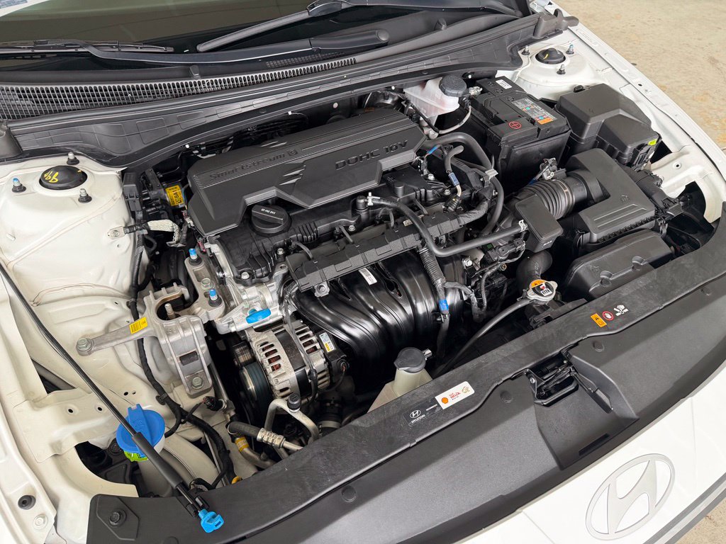 Used 2025 Hyundai Elantra Sport FWD image 11
