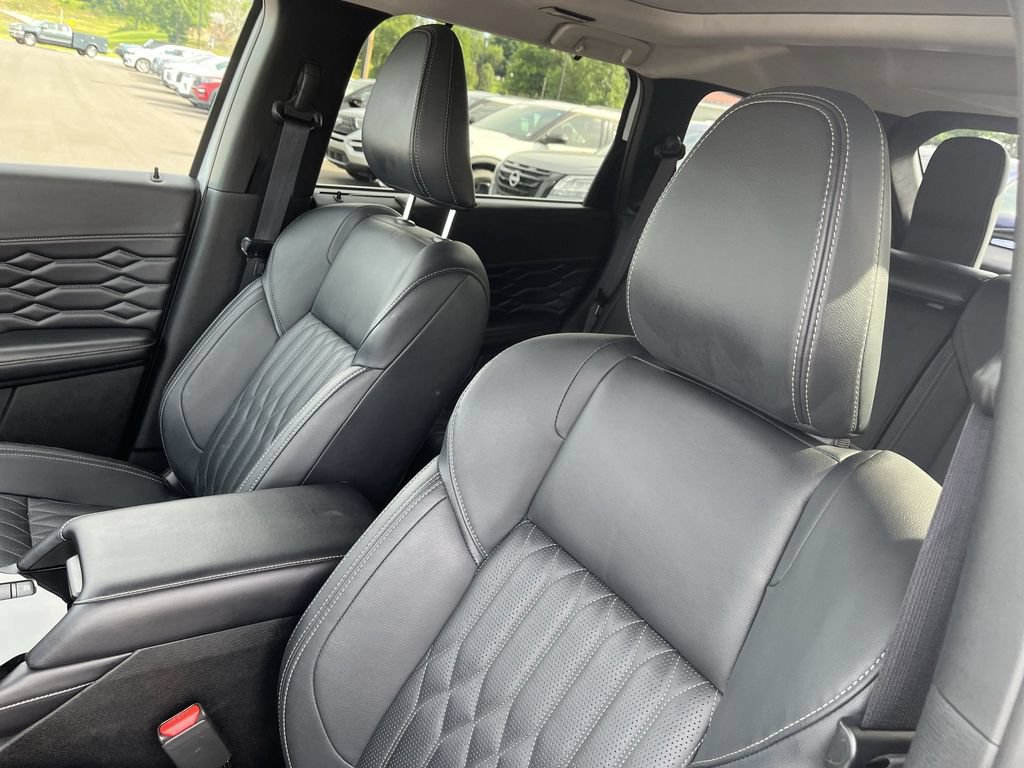 Used 2025 Mitsubishi Outlander SEL FWD image 11
