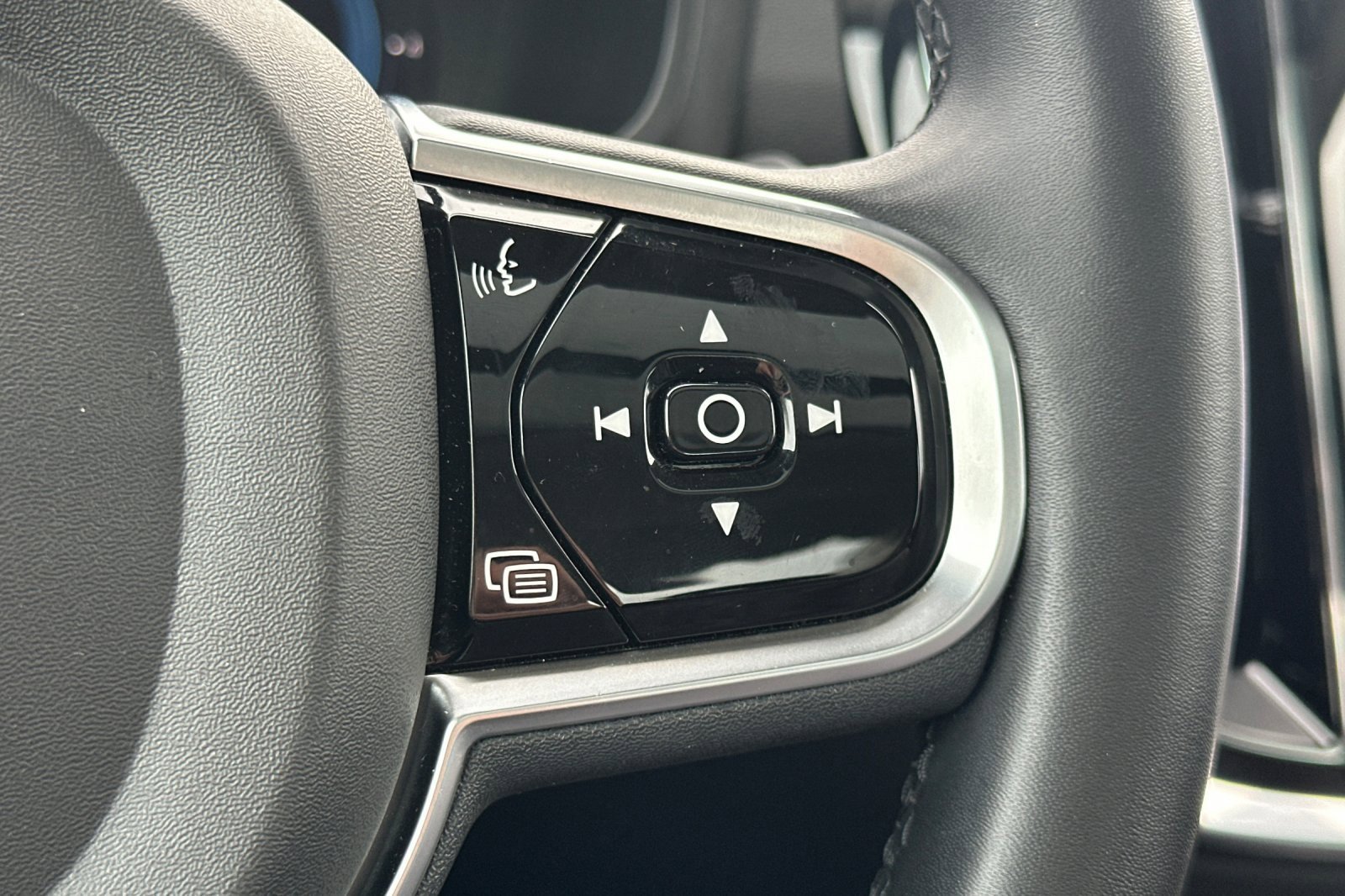 Used 2024 Volvo S60 B5 Plus image 36