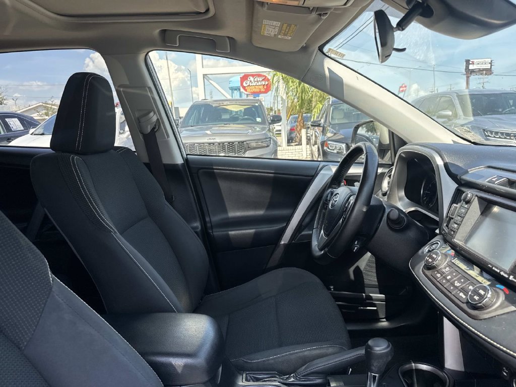 Used 2017 Toyota RAV4 XLE FWD image 13