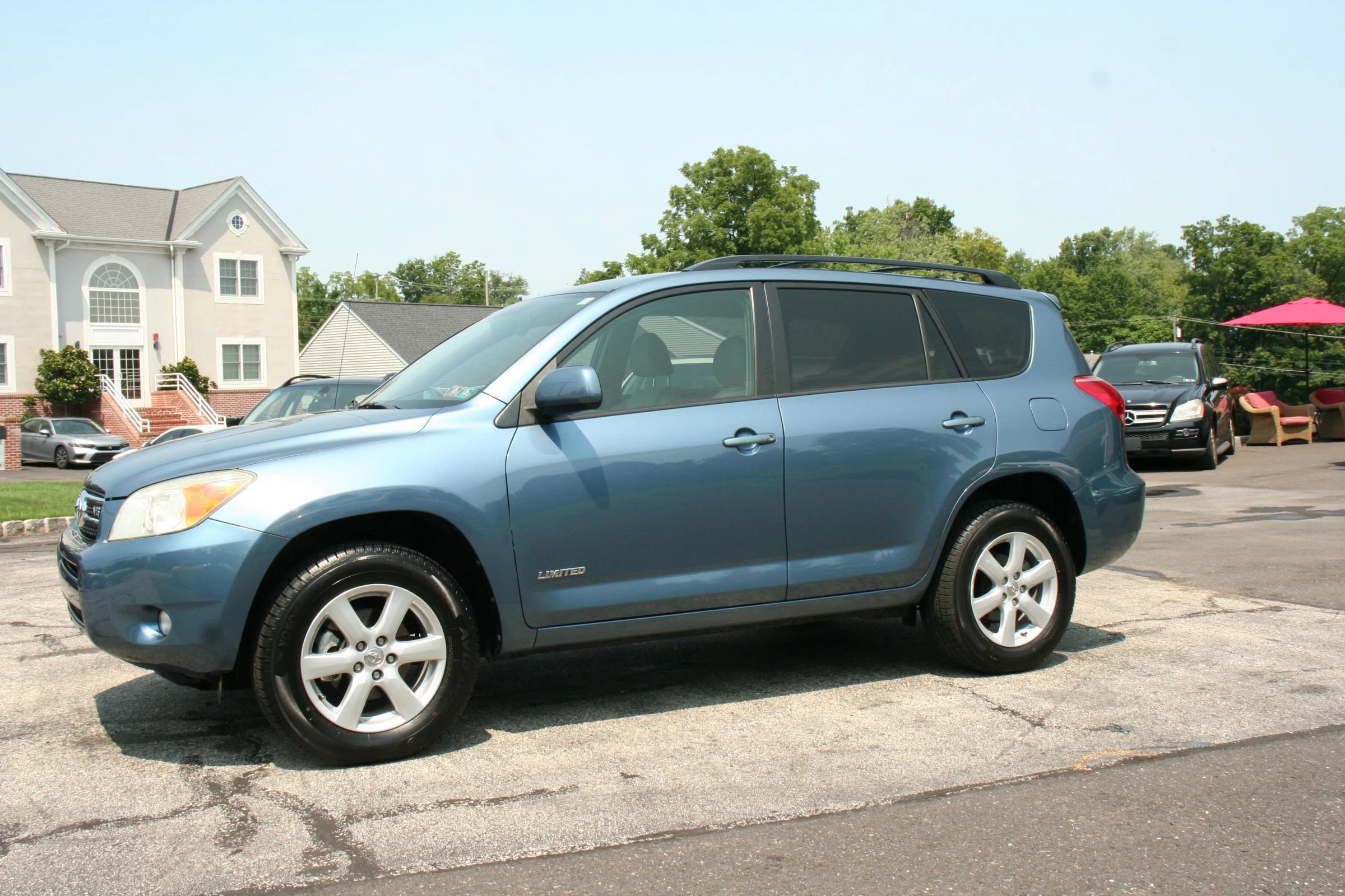 Used 2006 Toyota RAV4 Limited AWD/4WD image 1