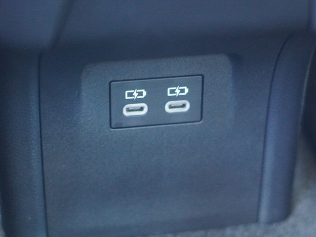 Used 2025 Toyota Prius LE FWD image 33