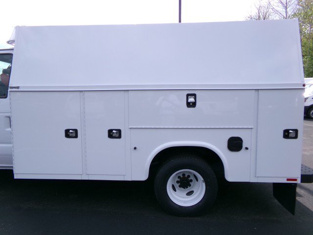 New 2027 Ford E-350 and Econoline 350 Super Duty w/ Power Equipment Group RWD image 7