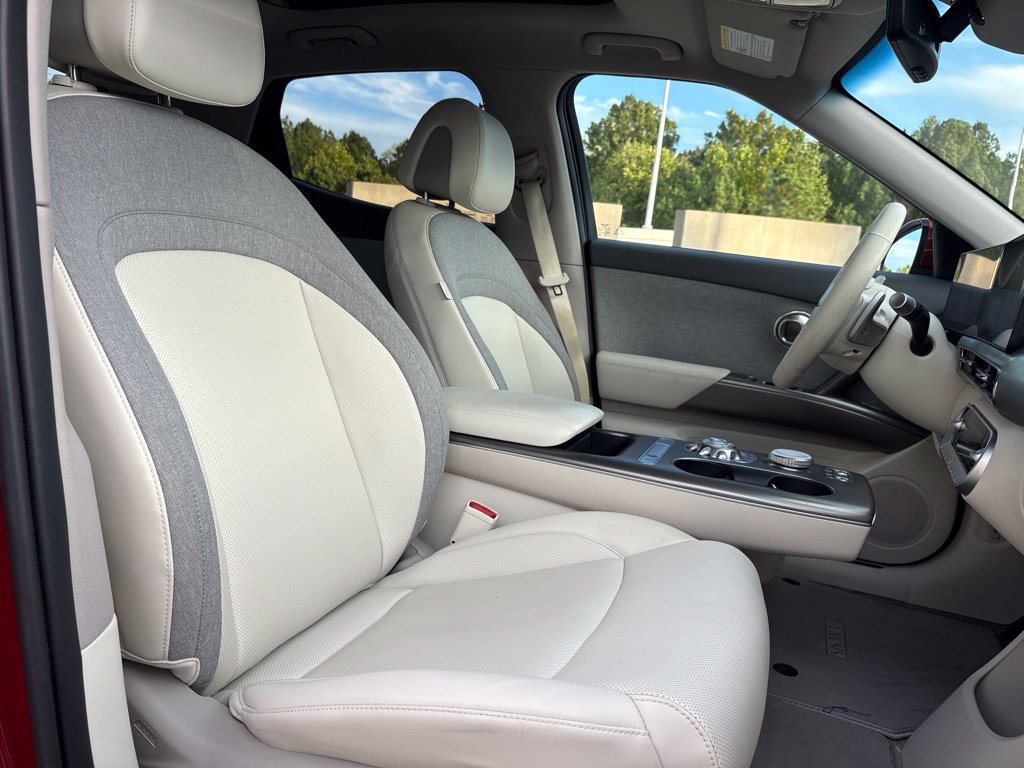 Used 2024 Genesis GV60 RWD image 18