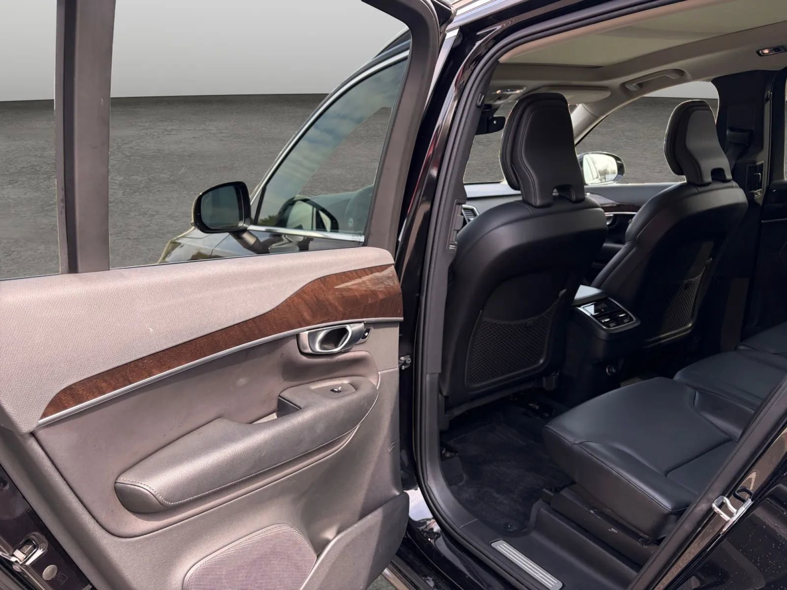 Used 2019 Volvo XC90 T5 Momentum AWD/4WD image 14