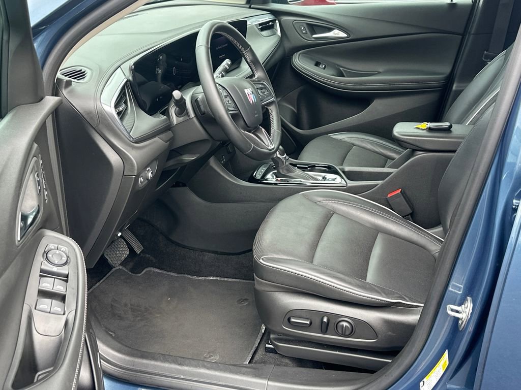 Used 2024 Buick Encore GX Avenir w/ Avenir Convenience Package image 10