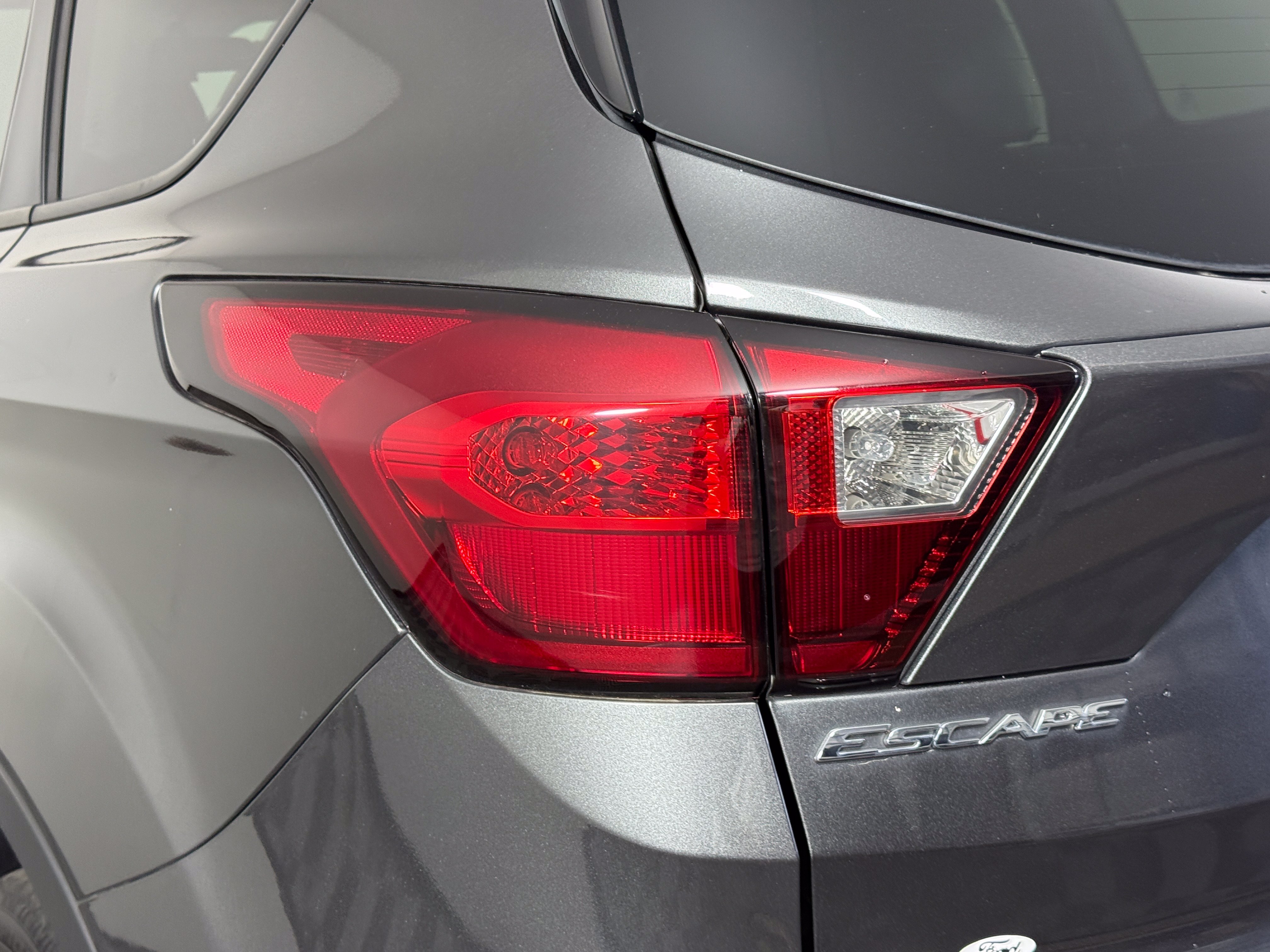 Certified 2019 Ford Escape SE FWD image 8