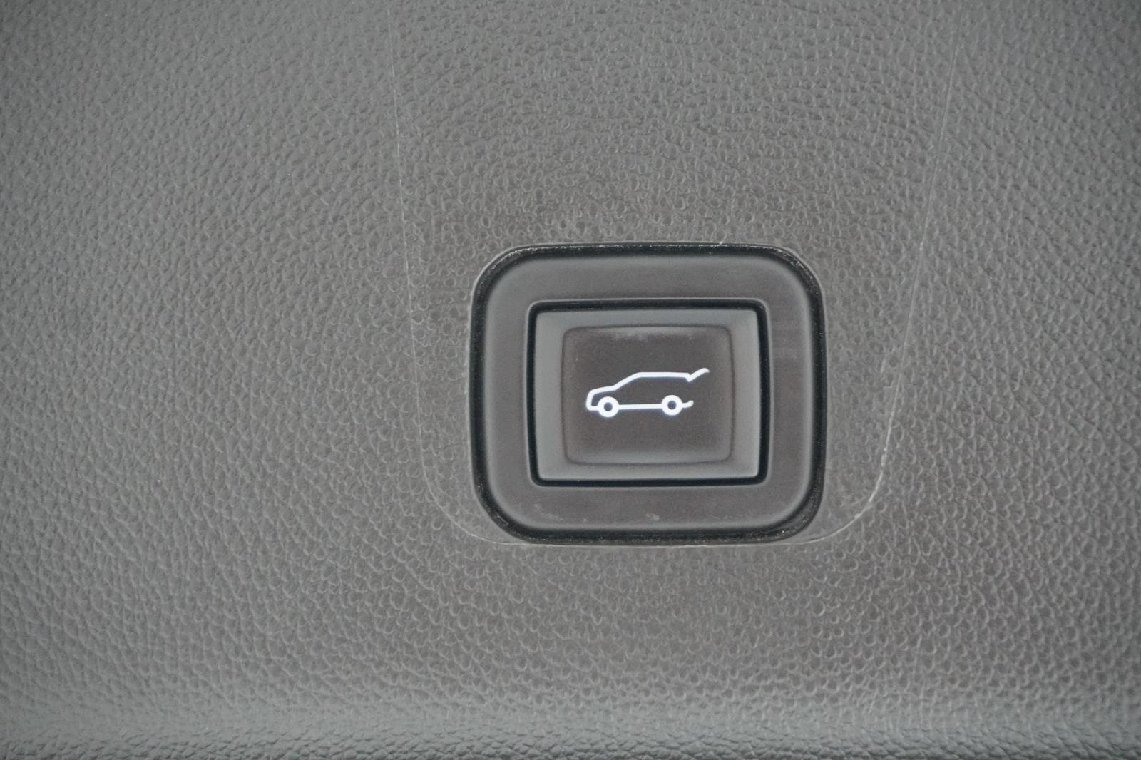 Used 2023 Chevrolet Traverse RS image 8