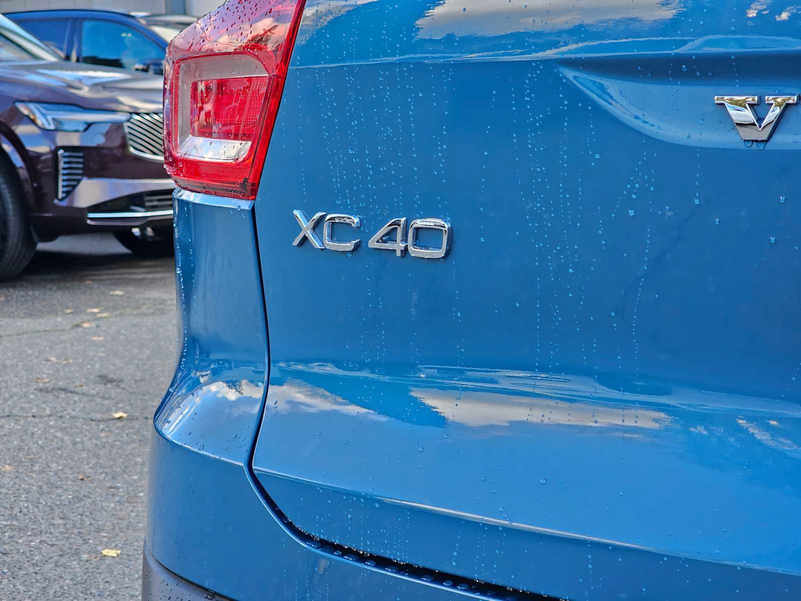 Certified 2024 Volvo XC40 B5 Plus w/ Protection Package Premier image 16