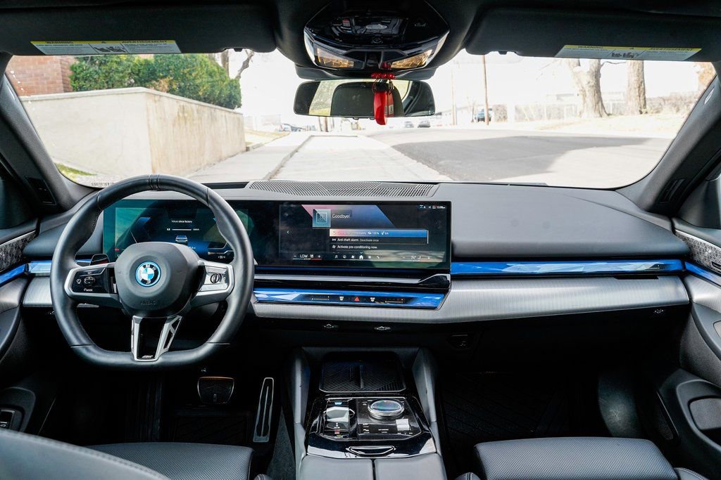 Used 2025 BMW i5 xDrive40 w/ M Sport Package image 12