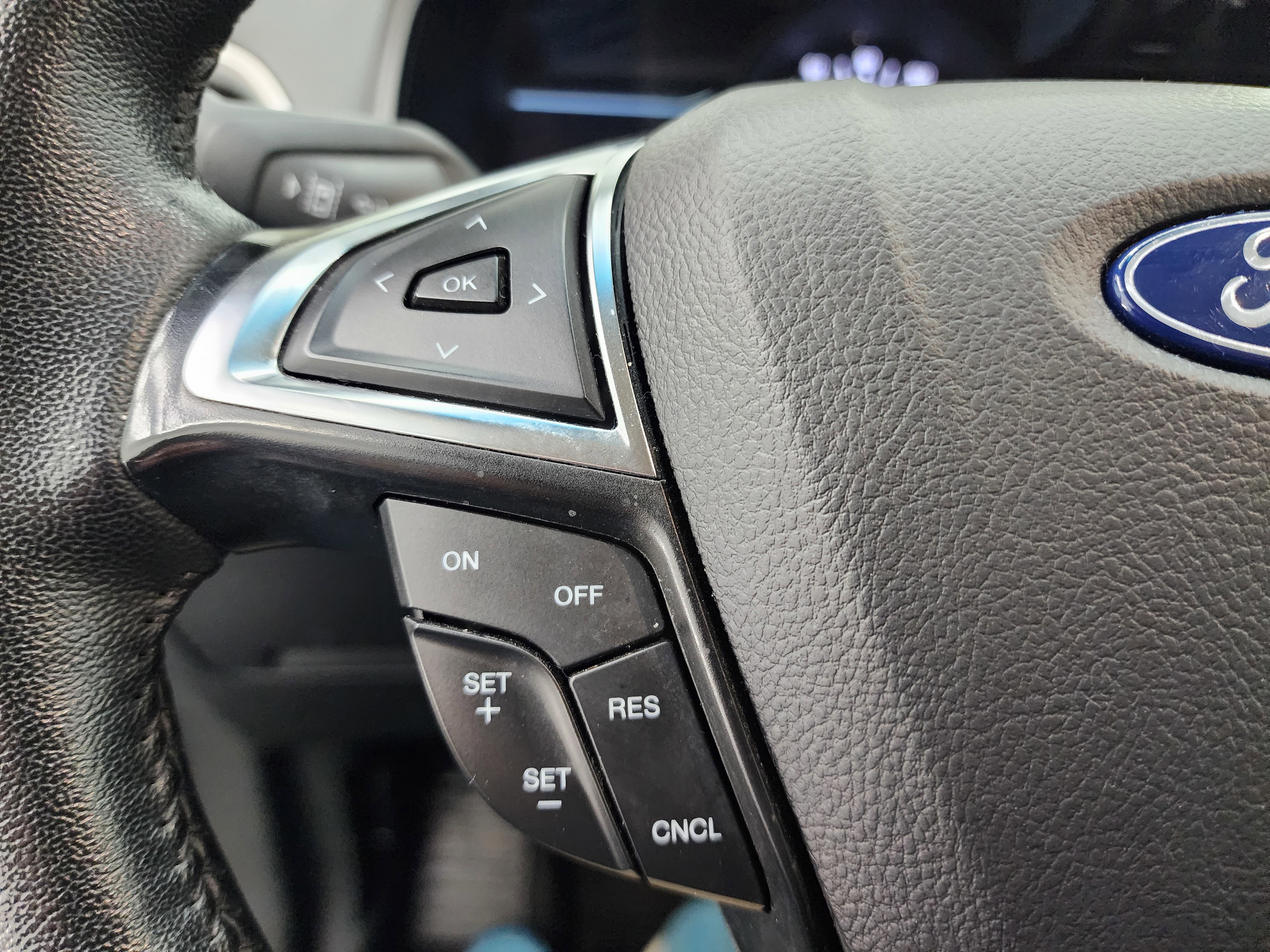 Used 2024 Ford Edge SEL image 17