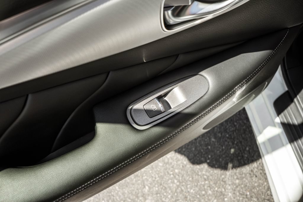 Used 2022 INFINITI Q50 Luxe AWD/4WD image 27