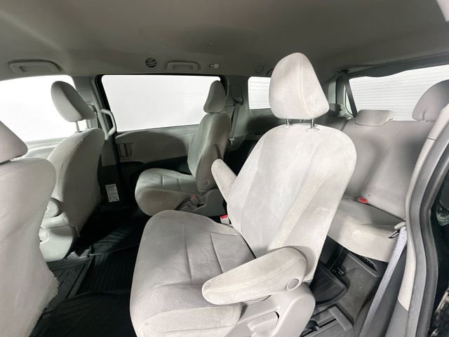 Used 2019 Toyota Sienna L image 23