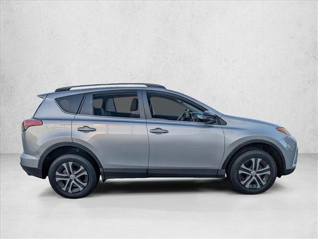 Used 2018 Toyota RAV4 LE image 4